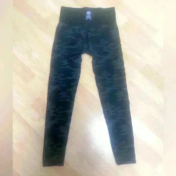 soulcycle Pants - SOUL by Soul Cycle Black Camo Leggings Perfect Condition Size S
